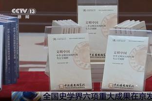 稳定输出！班凯罗半场10中7砍并列最高16分 正负值+24